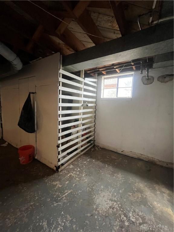 960 Sherwood Dr, Dayton, OH 45406 - view of basement