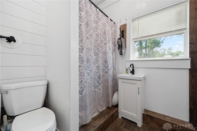 559 Stover Rd, West Alexandria, OH 45381 - bathroom featuring a sink, toilet, wood finished floors, and curtained shower