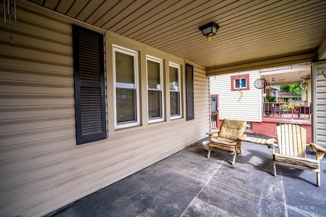 2057 Rugby Rd, Dayton, OH 45406 - view of covered porch