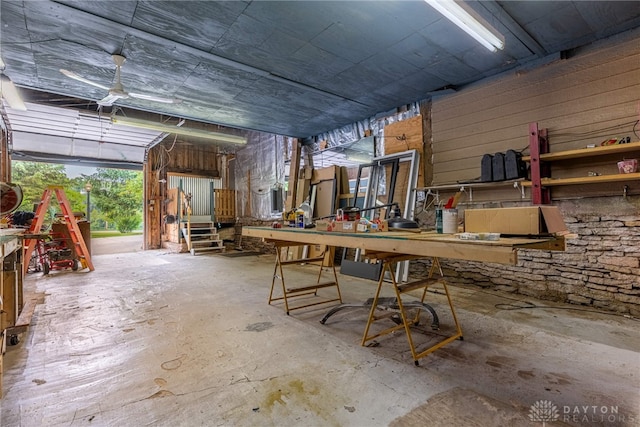 9891 Sugar St, Germantown, OH 45327 - garage with a workshop area