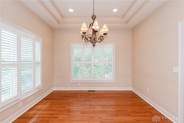 2082 Tamarack Ridge Ct, Beavercreek, OH 45431 - unfurnished room featuring a chandelier, plenty of natural light, a raised ceiling, light wood-style flooring, and recessed lighting
