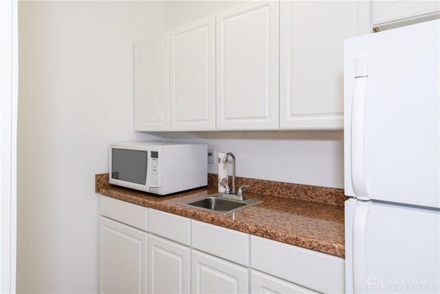 2082 Tamarack Ridge Ct, Beavercreek, OH 45431 - kitchen with white appliances, white cabinetry, and dark countertops
