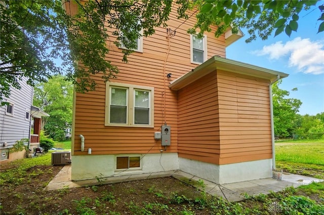123 Delaware Ave, Dayton, OH 45405 - view of side of home with a central AC unit