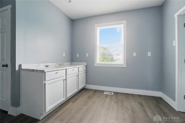 123 Delaware Ave, Dayton, OH 45405 - laundry area with light wood finished floors