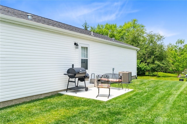 441 Kalynn Cir Unit 26, Fairborn, OH 45324 - back of property featuring a lawn and a patio