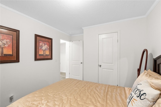 441 Kalynn Cir Unit 26, Fairborn, OH 45324 - bedroom featuring crown molding