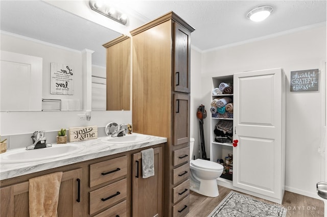 441 Kalynn Cir Unit 26, Fairborn, OH 45324 - full bath featuring double vanity, wood finished floors, and ornamental molding