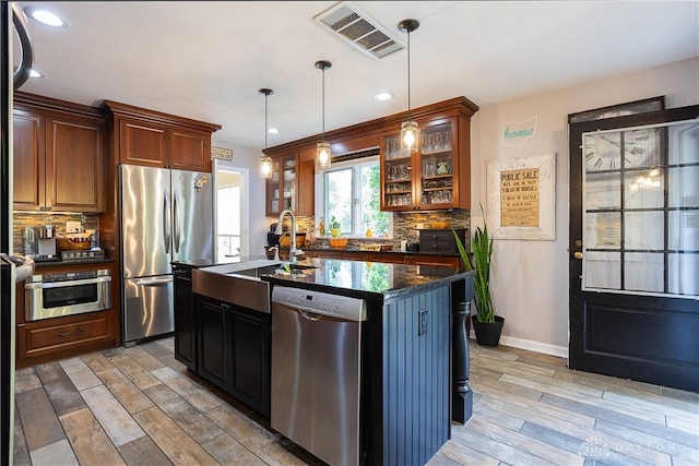 446 Lookout Rdg, Oakwood, OH 45419 - kitchen featuring stainless steel appliances, light wood finished floors, a sink, backsplash, and recessed lighting