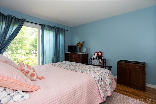 446 Lookout Rdg, Oakwood, OH 45419 - bedroom with wood finished floors and baseboards