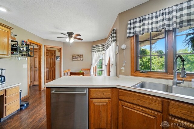 5193 Horseshoe Dr, Lewisburg, OH 45338 - kitchen featuring a sink, a ceiling fan, light countertops, a peninsula, and dark wood-type flooring
