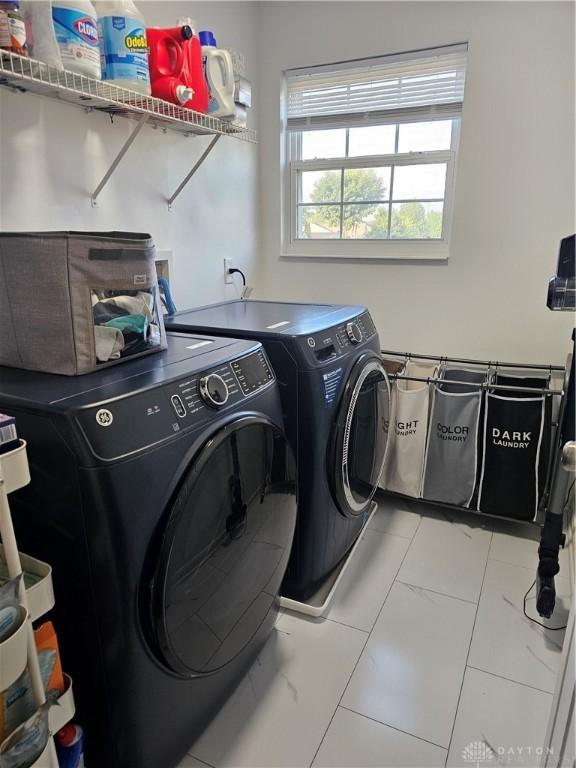 1147 Spegele Ct, Xenia, OH 45385 - laundry area with washing machine and dryer