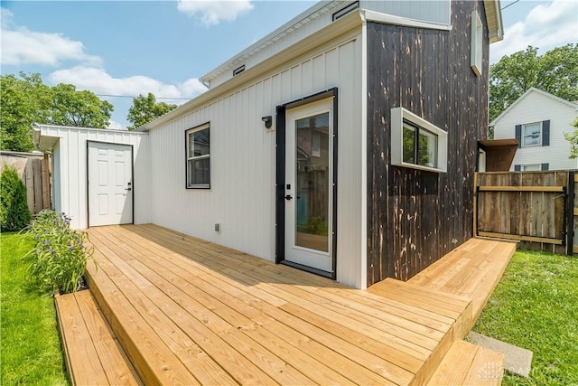 165 Mcreynolds St, Dayton, OH 45403 - view of wooden deck