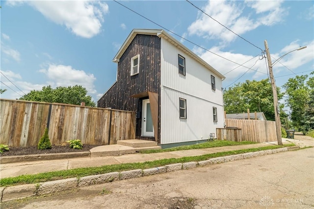 165 Mcreynolds St, Dayton, OH 45403 - view of front of home