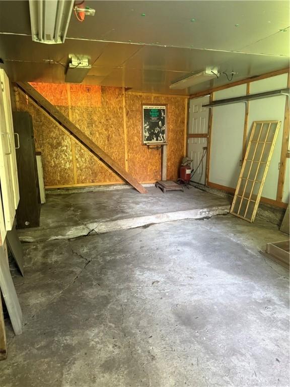 114 N Clayton Rd, New Lebanon, OH 45345 - view of garage