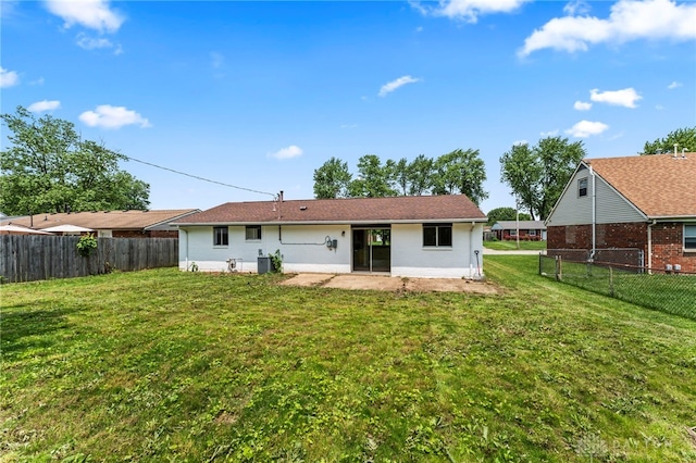 1927 Vermont Dr, Xenia, OH 45385 - rear view of property featuring a patio area and a fenced backyard
