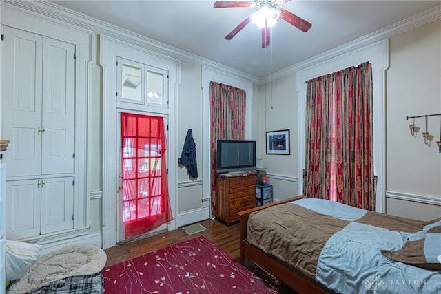 3149 W State Route 73, Wilmington, OH 45177 - bedroom with wood finished floors, crown molding, and a ceiling fan
