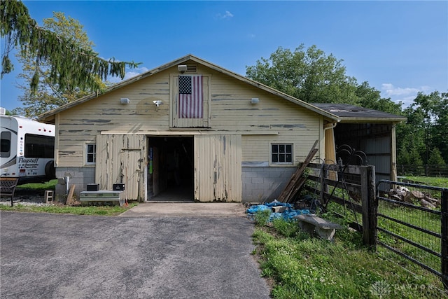 3149 W State Route 73, Wilmington, OH 45177 - view of front of home with a detached garage, an outdoor structure, and driveway