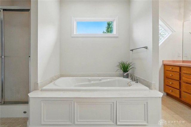 3862 Robinson Vail Rd, Franklin, OH 45005 - bathroom featuring plenty of natural light, a bath, and vanity