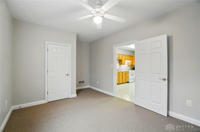 3862 Robinson Vail Rd, Franklin, OH 45005 - empty room with light colored carpet and ceiling fan