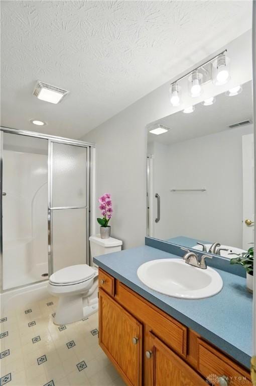 3862 Robinson Vail Rd, Franklin, OH 45005 - bathroom featuring vanity, a stall shower, and a textured ceiling
