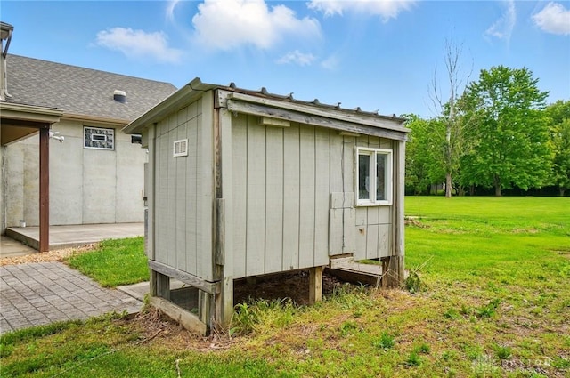 3862 Robinson Vail Rd, Franklin, OH 45005 - view of poultry coop featuring a yard