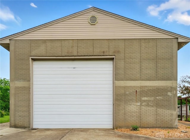 3862 Robinson Vail Rd, Franklin, OH 45005 - detached garage featuring driveway