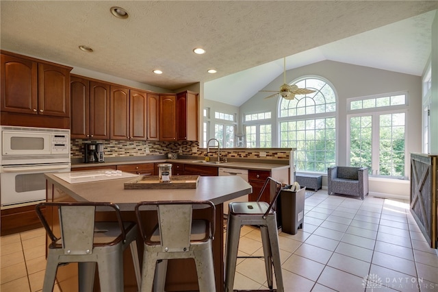 3334 Greycliff Trl, Franklin Twp, OH 45005 - kitchen with white appliances, plenty of natural light, a ceiling fan, a peninsula, and lofted ceiling