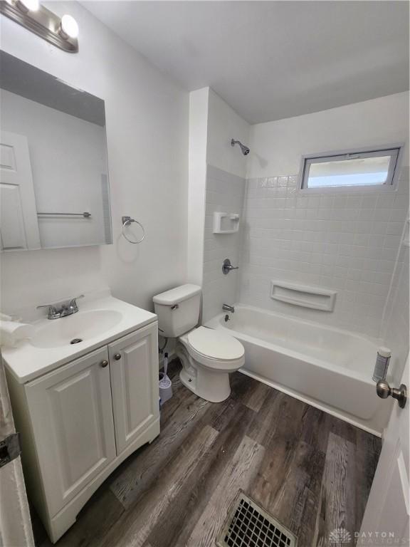 953 Five Oaks Ave Unit 943, Dayton, OH 45406 - bathroom featuring vanity, washtub / shower combination, and wood finished floors
