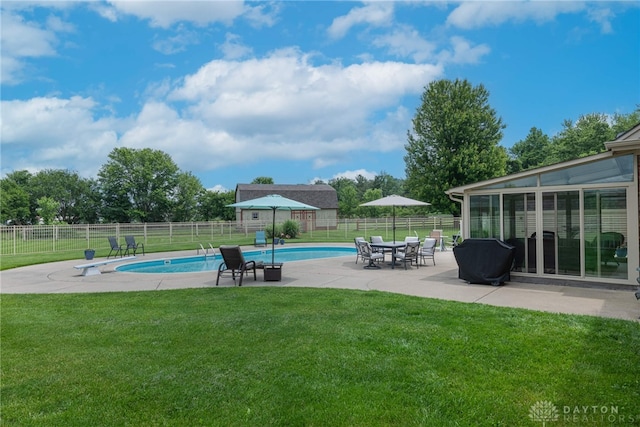 3875 Ferry Rd, Sugarcreek Twp, OH 45305 - view of swimming pool with a patio and a diving board
