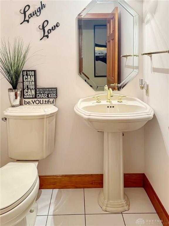 7171 Dominican Dr, Clayton, OH 45415 - bathroom featuring baseboards and tile patterned floors