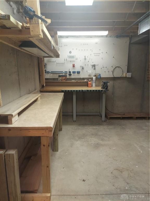 1052 Windpointe Way, Englewood, OH 45322 - below grade area with a workshop area