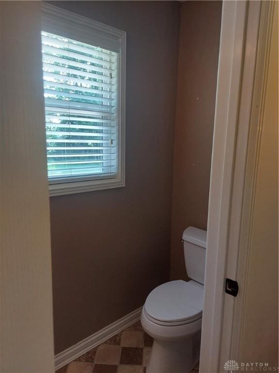 1052 Windpointe Way, Englewood, OH 45322 - bathroom featuring toilet and baseboards