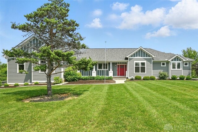 1584 Heritage Run Dr, Lebanon, OH 45036 - view of front of property featuring a front lawn and a shingled roof