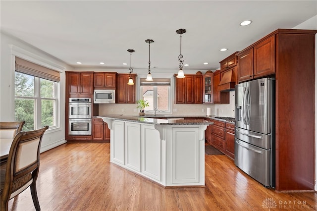 4738 Saddletop Ridge Ln, Mason, OH 45040 - kitchen featuring stainless steel appliances, plenty of natural light, light wood-style flooring, and recessed lighting