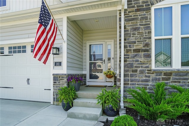 181 Cresting Rd, Fairborn, OH 45324 - property entrance with stone siding and a porch