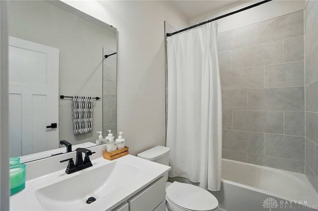 181 Cresting Rd, Fairborn, OH 45324 - bathroom featuring vanity and shower / tub combo