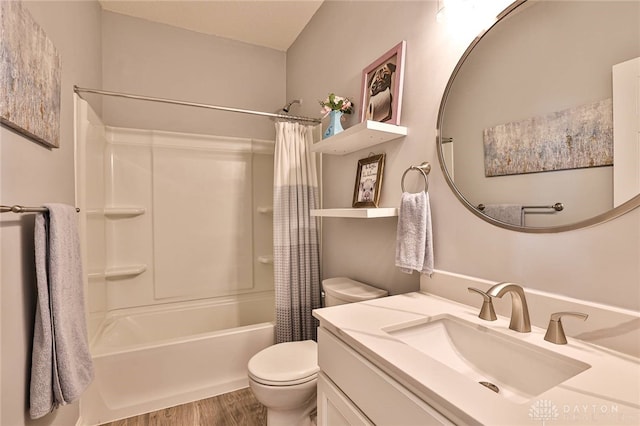 928 Southline Dr, Lebanon, OH 45036 - full bathroom featuring wood finished floors, vanity, and shower / tub combo