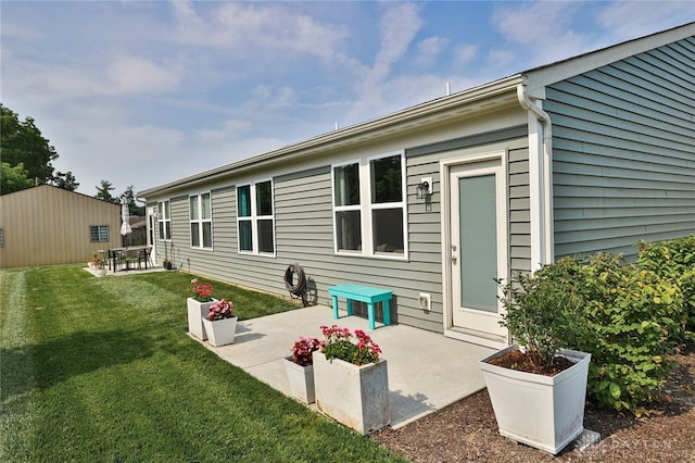 928 Southline Dr, Lebanon, OH 45036 - rear view of house featuring a patio and a yard