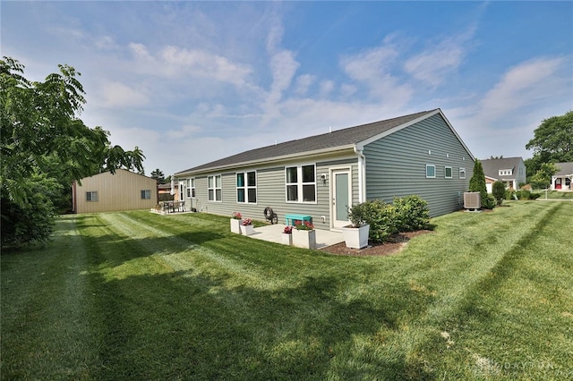 928 Southline Dr, Lebanon, OH 45036 - back of property featuring a patio and a lawn