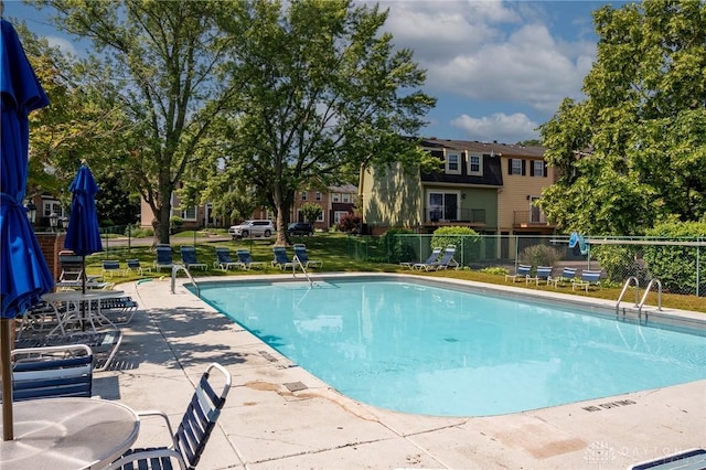 2823 Red Lion Ct, Centerville, OH 45440 - community pool featuring a patio