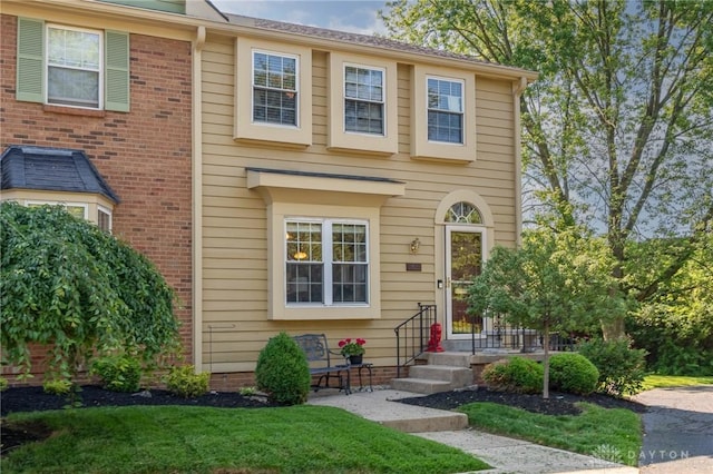 2823 Red Lion Ct, Centerville, OH 45440 - view of front of home with brick siding