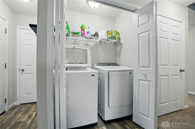 720 Diamond Loop, Middletown, OH 45044 - laundry area featuring washer and clothes dryer and dark wood-type flooring