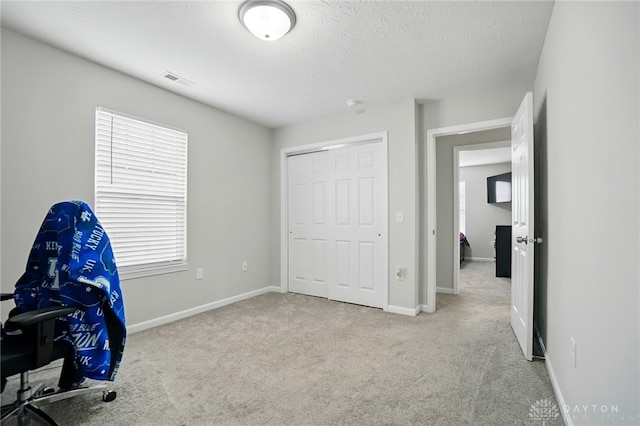 720 Diamond Loop, Middletown, OH 45044 - unfurnished bedroom featuring carpet floors, a closet, and a textured ceiling