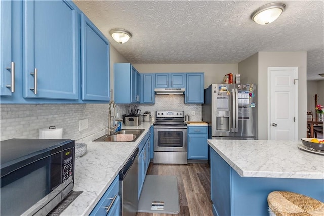 1107 Sunset Dr, Englewood, OH 45322 - kitchen featuring stainless steel appliances, blue cabinets, dark wood-type flooring, light countertops, and a textured ceiling