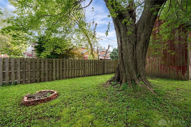 18 E Washington St, Jamestown Vlg, OH 45335 - view of yard featuring an outdoor fire pit