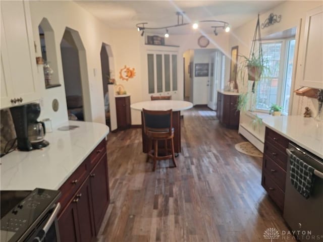 291 Chamberlin Rd, Carlisle, OH 45005 - kitchen with appliances with stainless steel finishes, dark wood finished floors, arched walkways, and a breakfast bar