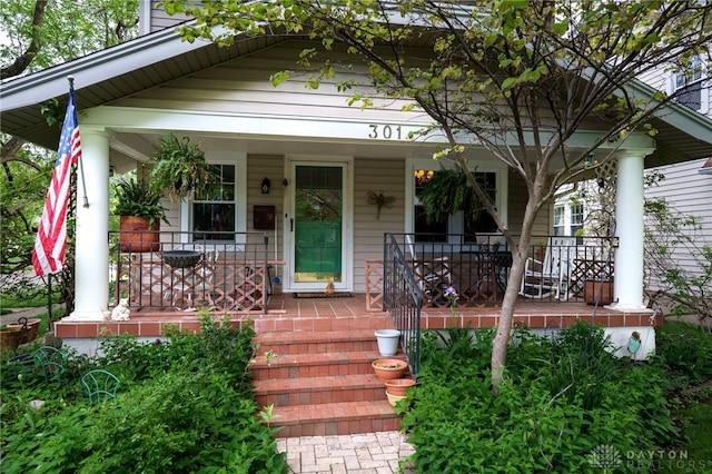 301 E Peach Orchard Ave, Oakwood, OH 45419 - view of front of home with a porch