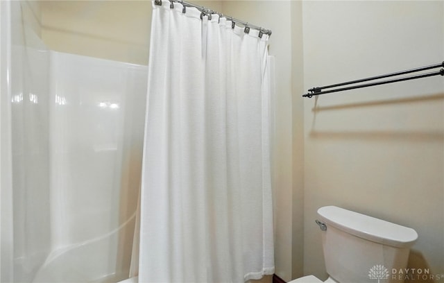 1106 Roger Scott Dr, Bellbrook, OH 45305 - full bathroom with toilet and shower / bathtub combination with curtain