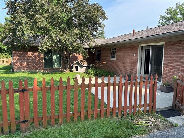 215 W Martindale Rd, Englewood, OH 45322 - view of fenced front yard
