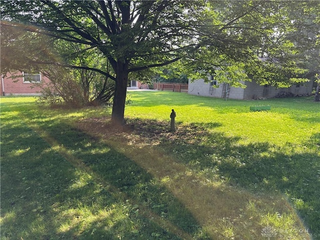 215 W Martindale Rd, Englewood, OH 45322 - view of grassy yard